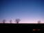 堤防に落ちた夕陽