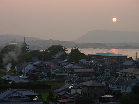 屋島に落ちる夕陽